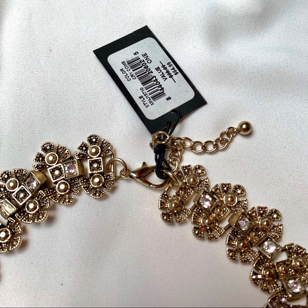- Necklace - Picture 3 of 4